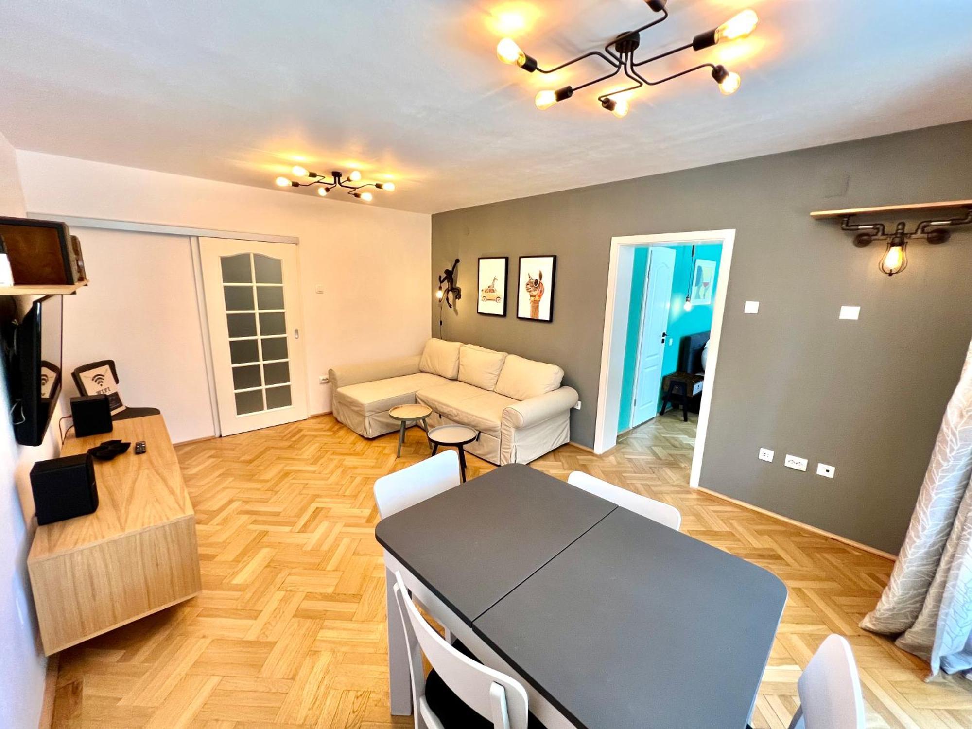 Castanilor 6 - Hip Industrial Apartment Close To City Centre Braşov Eksteriør bilde